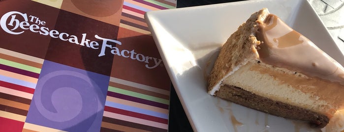 The Cheesecake Factory is one of Locais curtidos por Sezi.