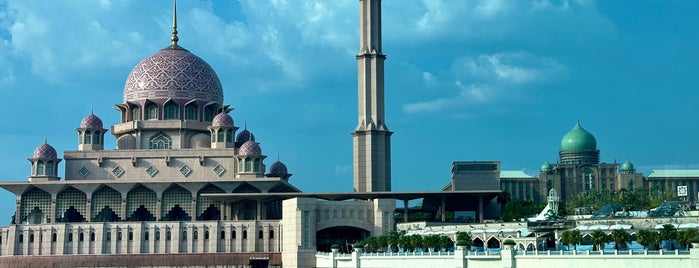 Putrajaya Mosque is one of To visit soon.