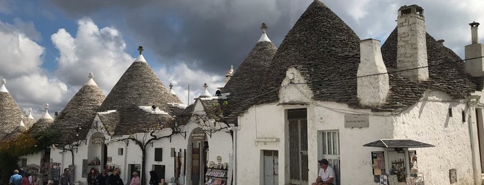 Zona Monumentale Trulli is one of Posti che sono piaciuti a Mik.