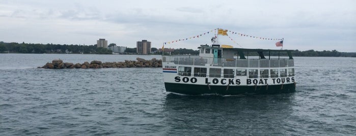Soo Locks Boat Tours Dock #2 is one of สถานที่ที่ Erin ถูกใจ.