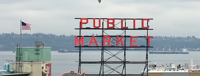 Pike Place Market is one of สถานที่ที่ Erin ถูกใจ.