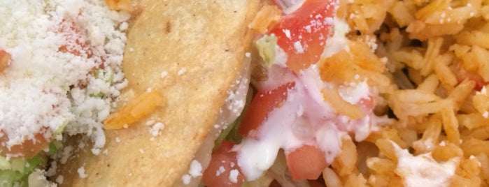 Tacos La Bufadora is one of สถานที่ที่ Erin ถูกใจ.