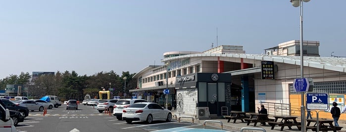 Jinyeong Service Area - Suncheon-bound is one of rest stop.