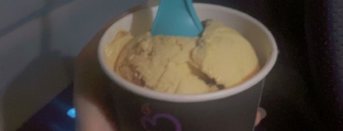 Ice Cream 36 & Coffee is one of Lugares favoritos de Amal.