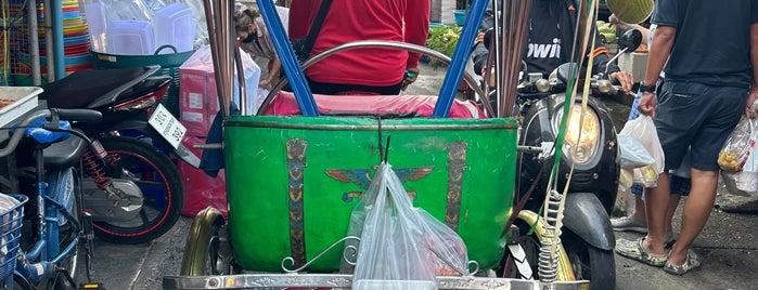 ตลาดสดเทศบาลนครนนทบุรี is one of ประจำ.