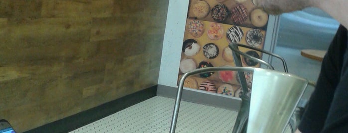 Zombie Coffee and Donuts is one of Mayalin'in Kaydettiği Mekanlar.