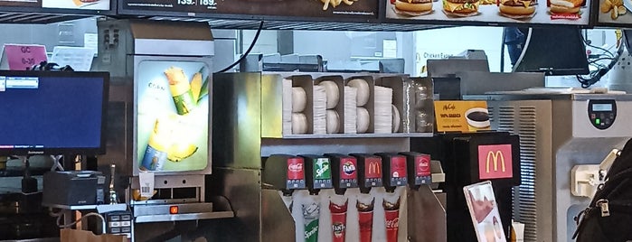 แมคโดนัลด์ is one of McDonald's (เมคโดนัลด์).