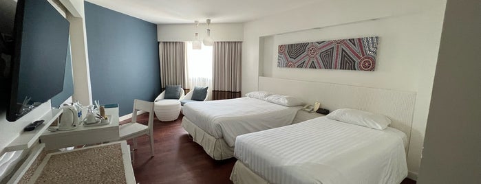 Jomtien Palm Beach Hotel&Resort is one of Bangkok - Pattaya Spots.