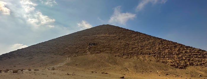 Red Pyramid of Sneferu is one of Egito.