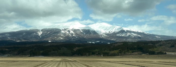 Yuza Station is one of 羽越本線.