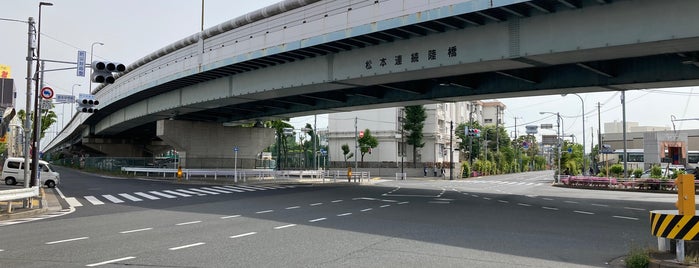鹿本中学前交差点 is one of 環状七号線（環七）.