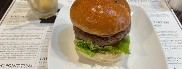 doug's burger is one of 石垣島.