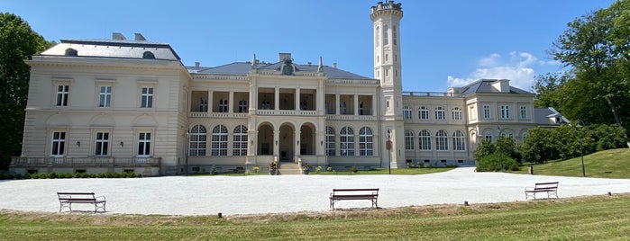 Károlyi kastély is one of Várak Kastélyok.