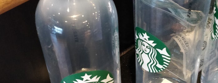 Starbucks is one of Zacharyさんのお気に入りスポット.