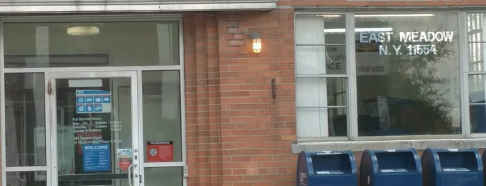 East Meadow Post Office is one of สถานที่ที่ Valerie ถูกใจ.