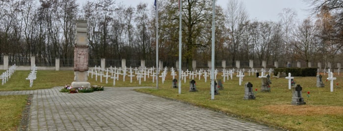 Italský vojenský hřbitov is one of Checkin.