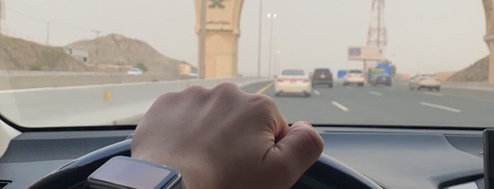 Makkah-Jeddah Highway is one of Posti che sono piaciuti a Ahmed.