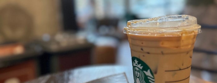 Starbucks is one of Locais curtidos por Serbay.