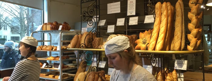 Clear Flour Bread is one of Tempat yang Disukai Bella.