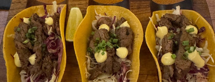 Lacalaca Cantina Mexicana is one of mau coba.