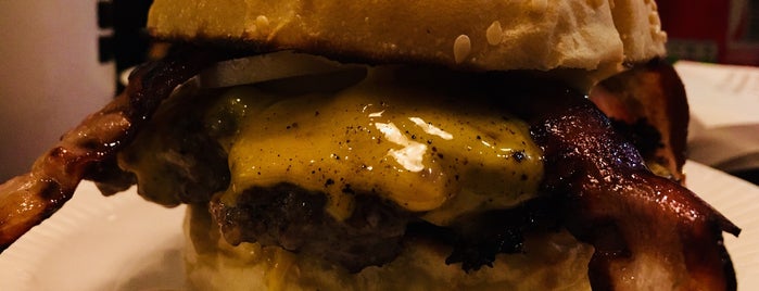 Bleecker Burger is one of สถานที่ที่บันทึกไว้ของ Queen.