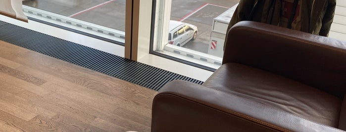 Lufthansa Senator Lounge (Satellit Schengen) is one of Ernesto'nun Beğendiği Mekanlar.