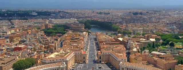 サン・ピエトロ広場 is one of Roma.