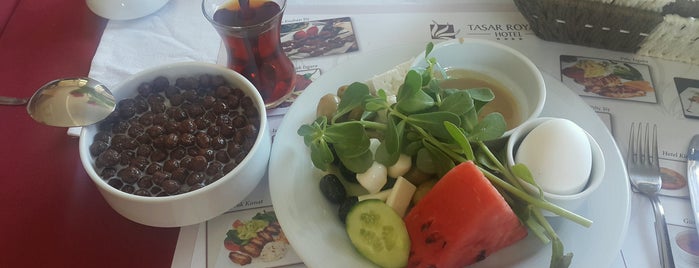 Taşar Delux Hotel is one of Posti che sono piaciuti a Çınar.