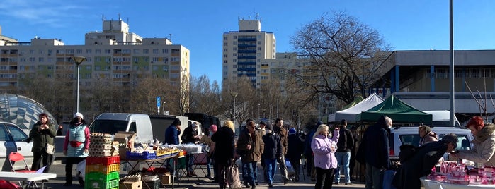 Kelenföld Városközponti Piac is one of Lugares favoritos de András.