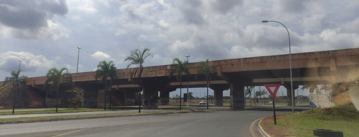 Viaduto Desembargador José Dilermano Meireles is one of Vias do Distrito Federal.