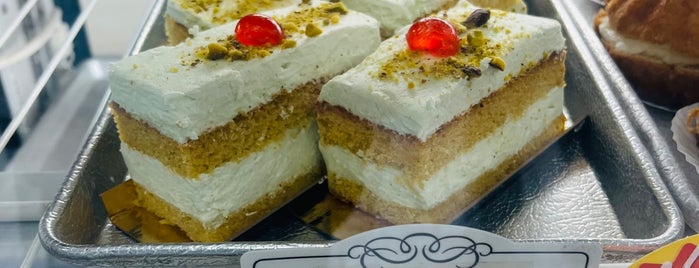 Rispoli's Pastry Shop is one of Re-return.