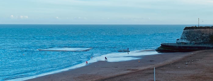 Broadstairs Beach is one of Weekend getaways E20.