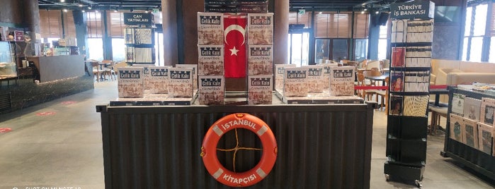 İstanbul Kitap & Cafe is one of Posti che sono piaciuti a Altuğ.