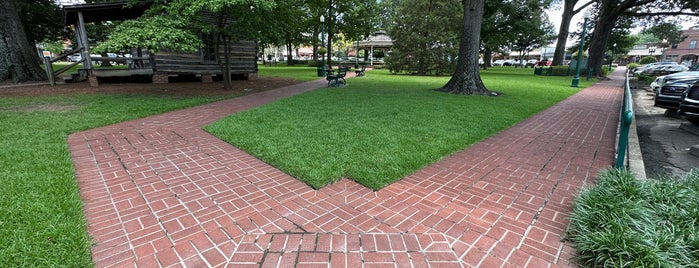 Collierville Town Square Park is one of Train Watching.