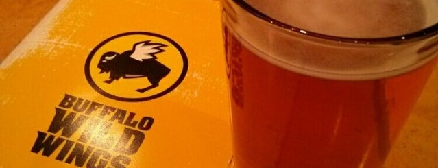 Buffalo Wild Wings is one of Lieux qui ont plu à Rob.