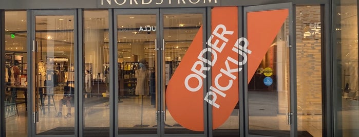 Nordstrom is one of Lieux qui ont plu à Booie.