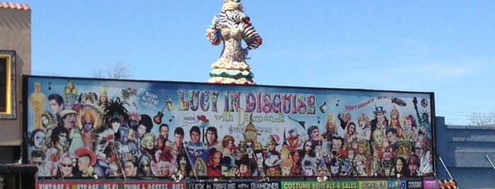 Lucy In Disguise With Diamonds is one of squeasel'in Kaydettiği Mekanlar.