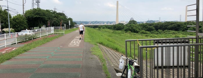 多摩川 北多摩二号水再生センター排水樋門 is one of 多摩川.