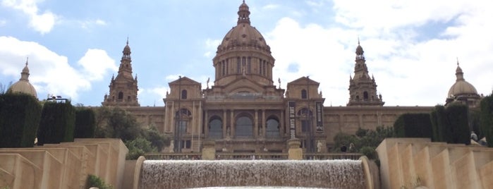 Fuente Mágica de Montjuïc is one of Monumentos!.