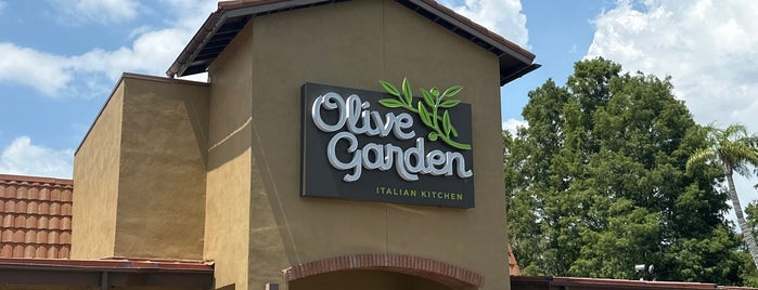 Olive Garden is one of Locais curtidos por Lindsey.