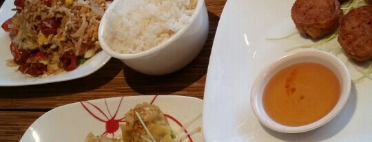 Boon Chu Thai Restaurant is one of Posti che sono piaciuti a Kristine.