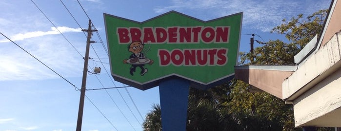 Bradenton Donuts is one of สถานที่ที่ Will ถูกใจ.
