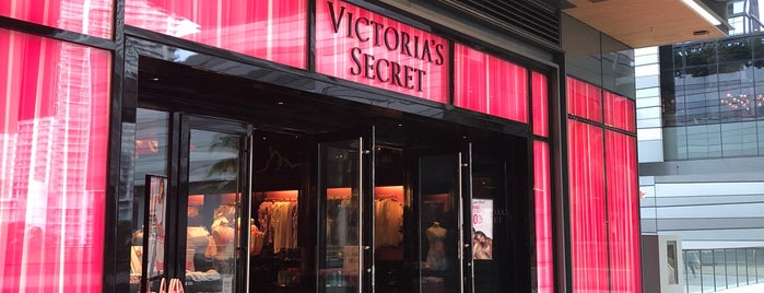 Victoria's Secret Pink is one of Locais curtidos por Stephanie.