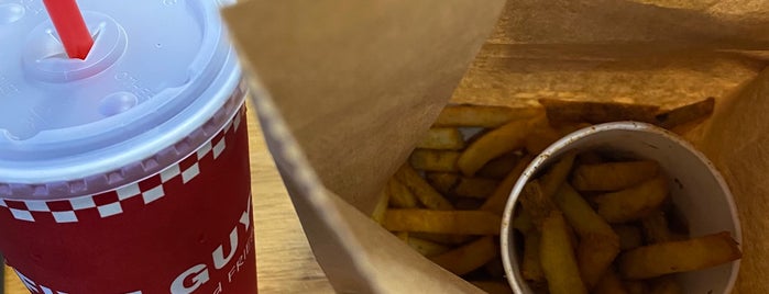 Five Guys is one of مطاعم 2.