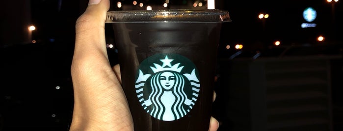 Starbucks is one of Orte, die Shadi gefallen.