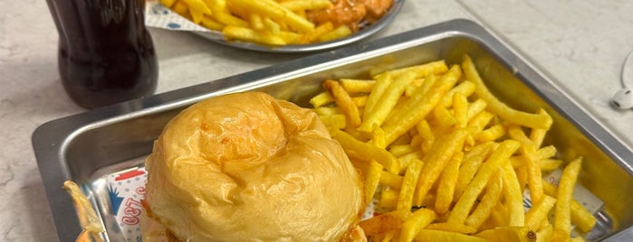 Salt Fried Chicken is one of Hamburger seçkileri.