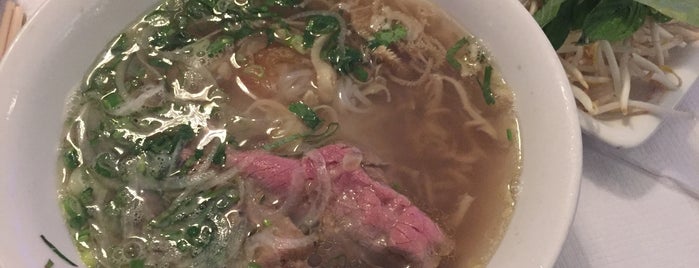Sông Quê is one of The 15 Best Places for Pho in London.