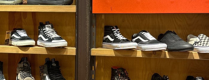 Vans Store is one of Magasin.