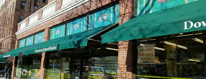 Downtown Natural Market is one of Matthewさんのお気に入りスポット.