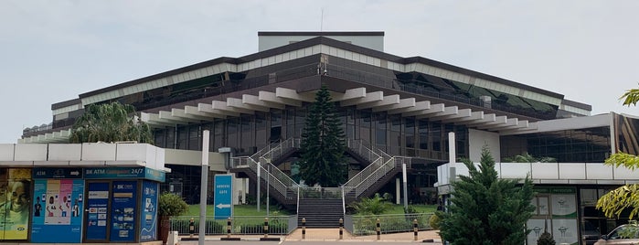 Kigali International Airport (KGL) is one of Locais curtidos por Talha.